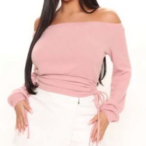 *NEW WITH TAGS*  Off shoulder mauve top